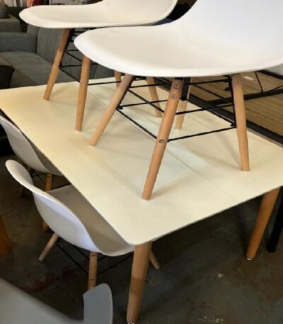 OakHaven Dining Table